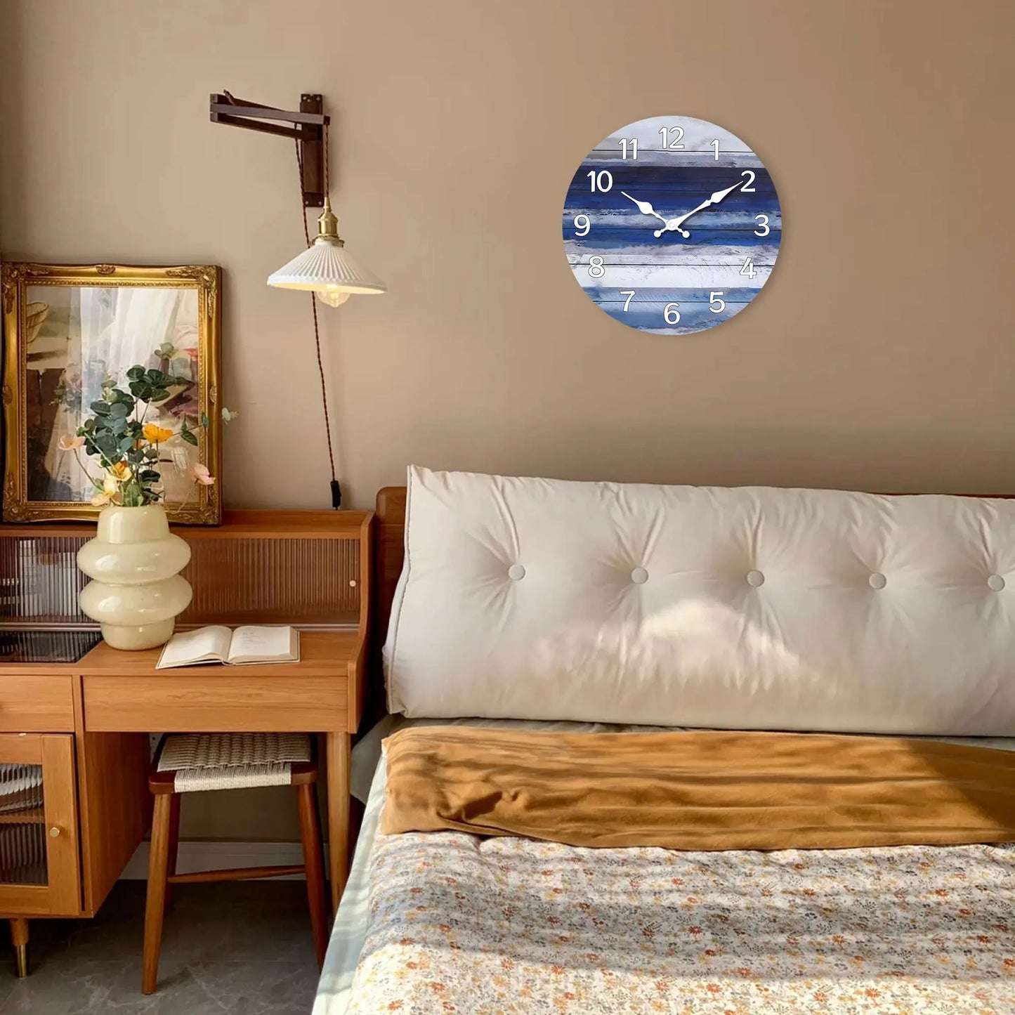 Horloge murale en bois bleu vintage