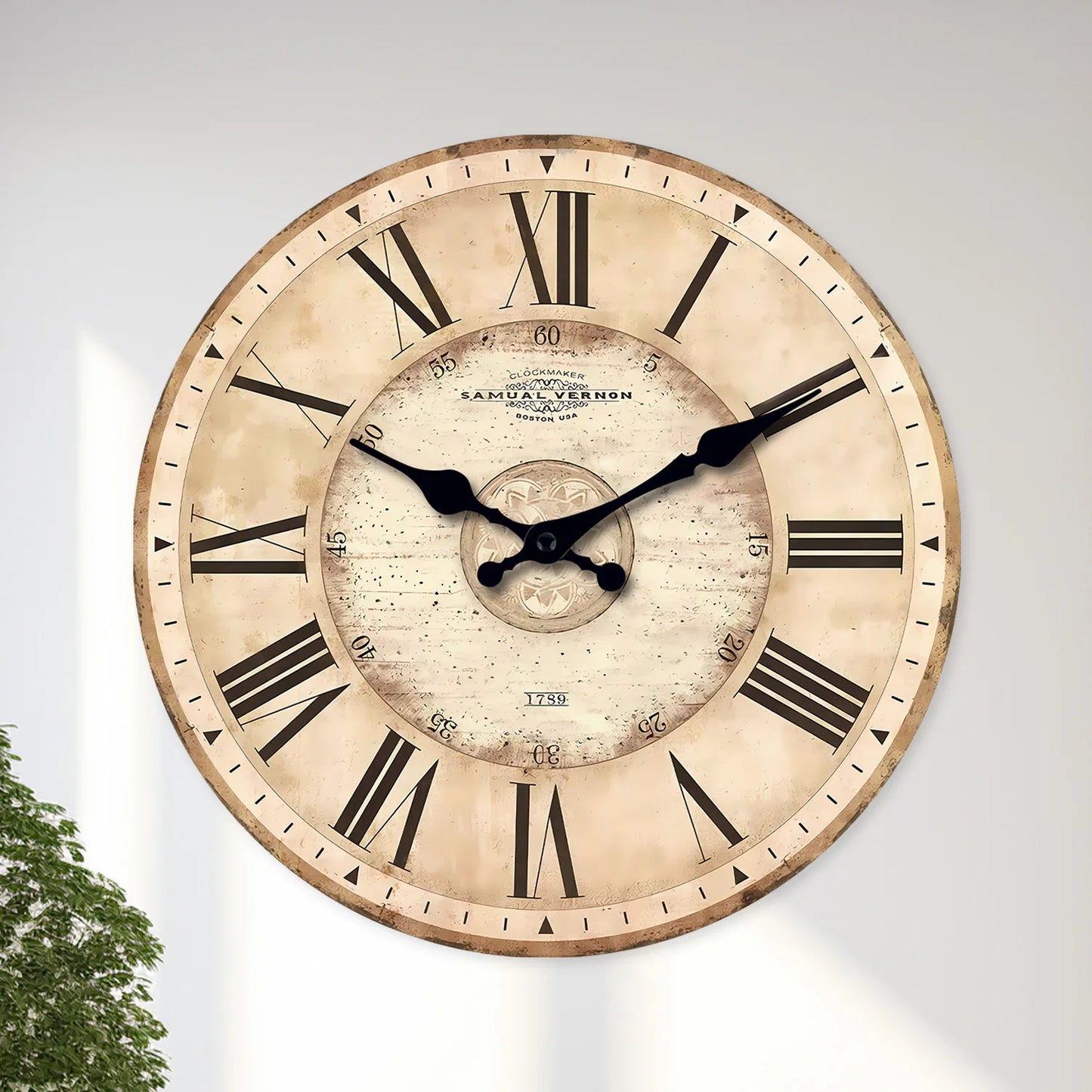 Horloge murale en bois minimaliste à chiffres romains