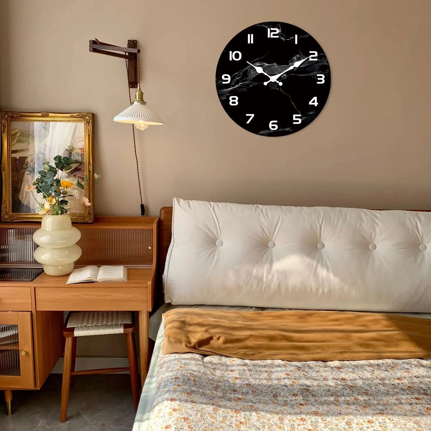 Horloge murale en bois effet marbre noir