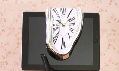 Horloge murale design effet fondant